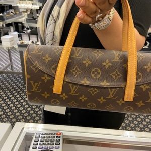 Meet your Posher, Nadika